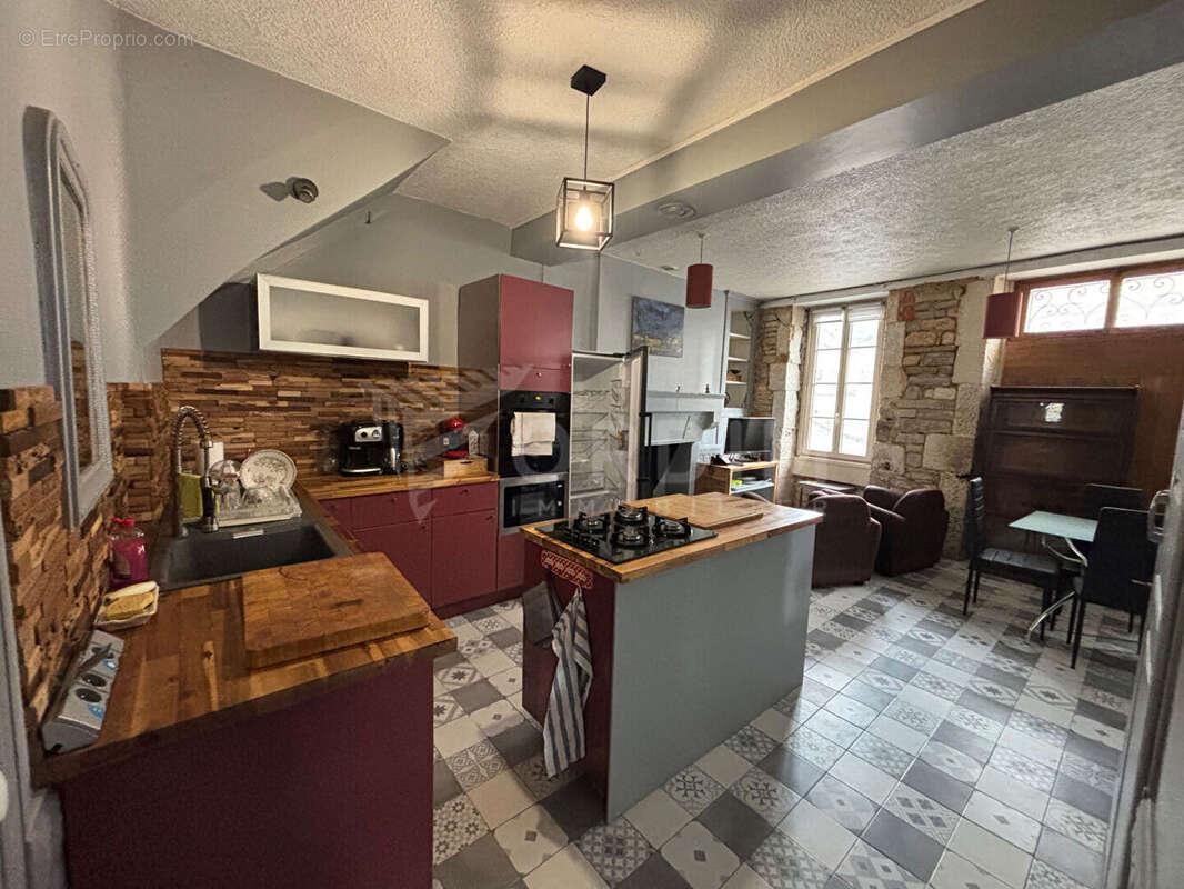 Maison à SAINT-MARTIN-SUR-ARMANCON