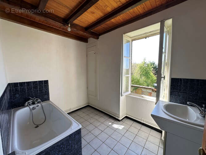 Maison à SAURET-BESSERVE