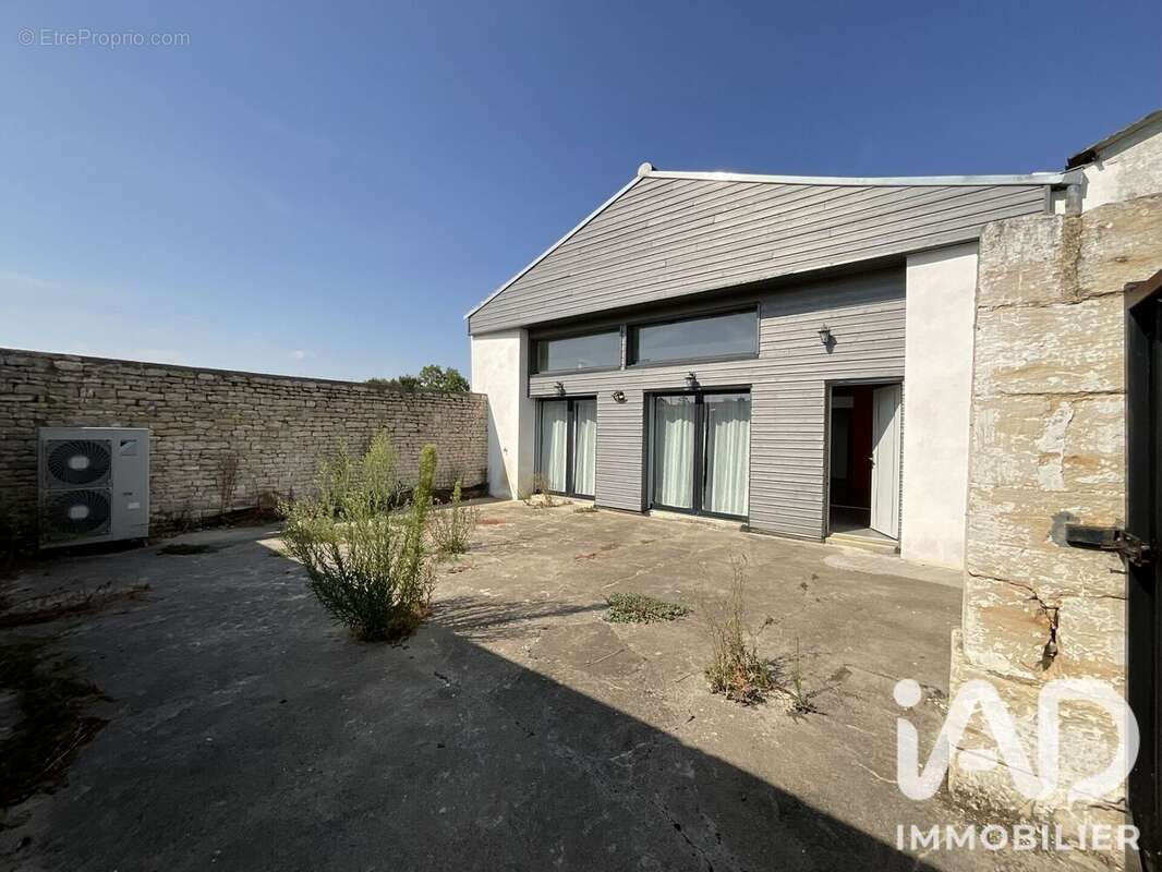 Maison 147 m² à Saint-Cyr-Du-Doret  - photo 9