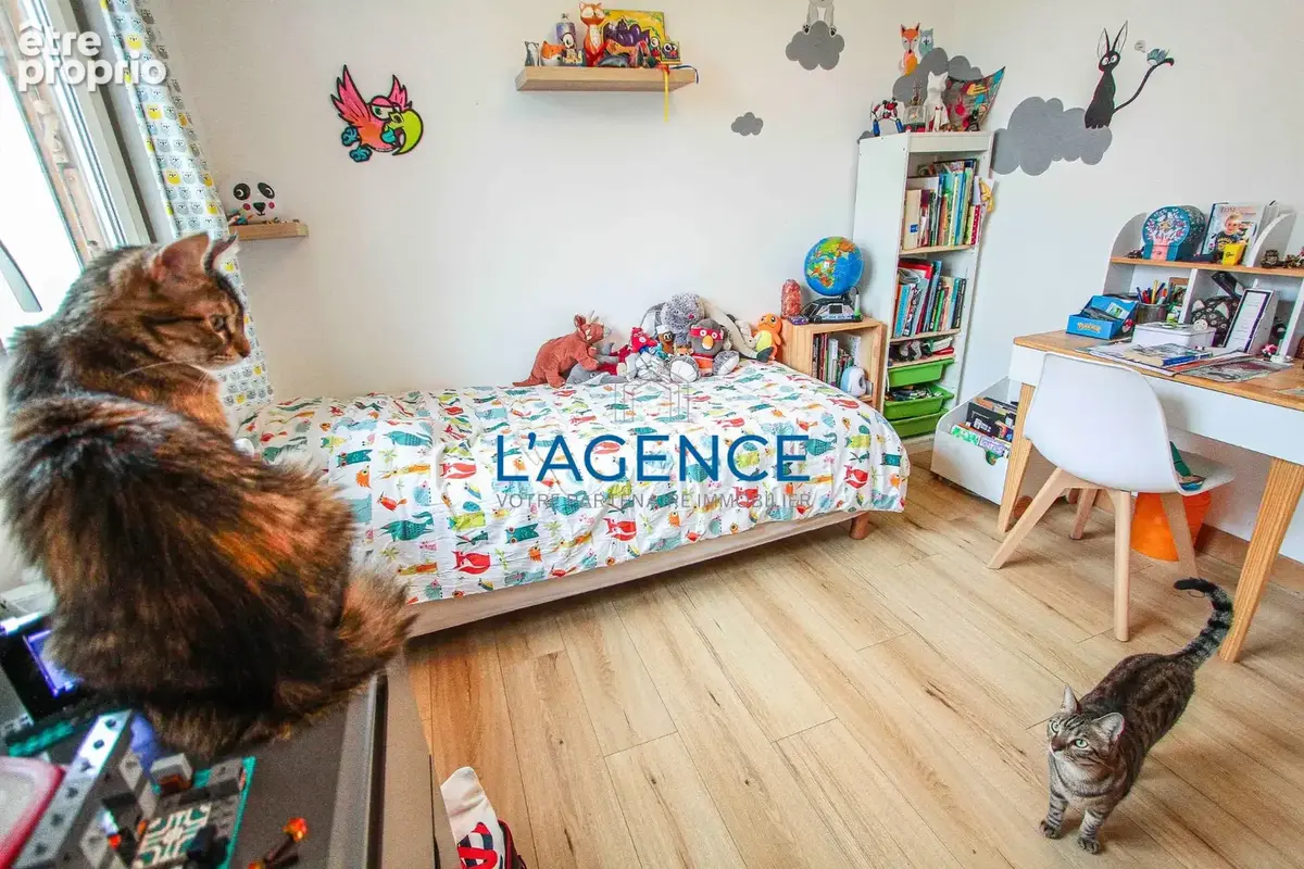 Appartement 5 pièces de 146m2 habitables  au premier et dernier étage avec 2 stationnements extérieur - photo 12