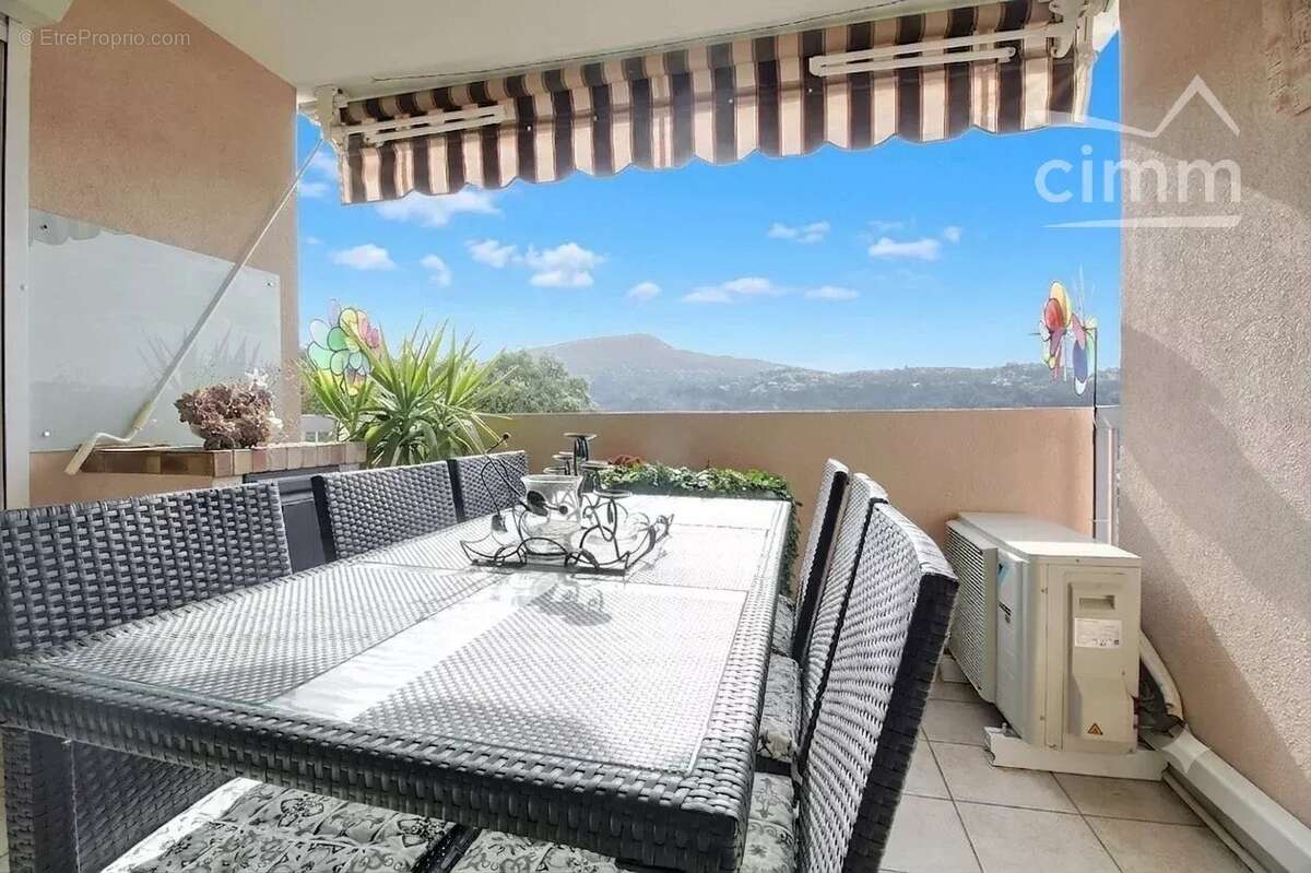Appartement à CARROS