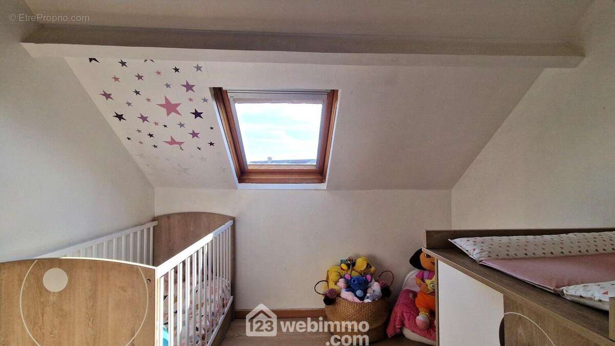 Et un bureau pouvant faire office de chambre de bébé - Maison à EBOULEAU