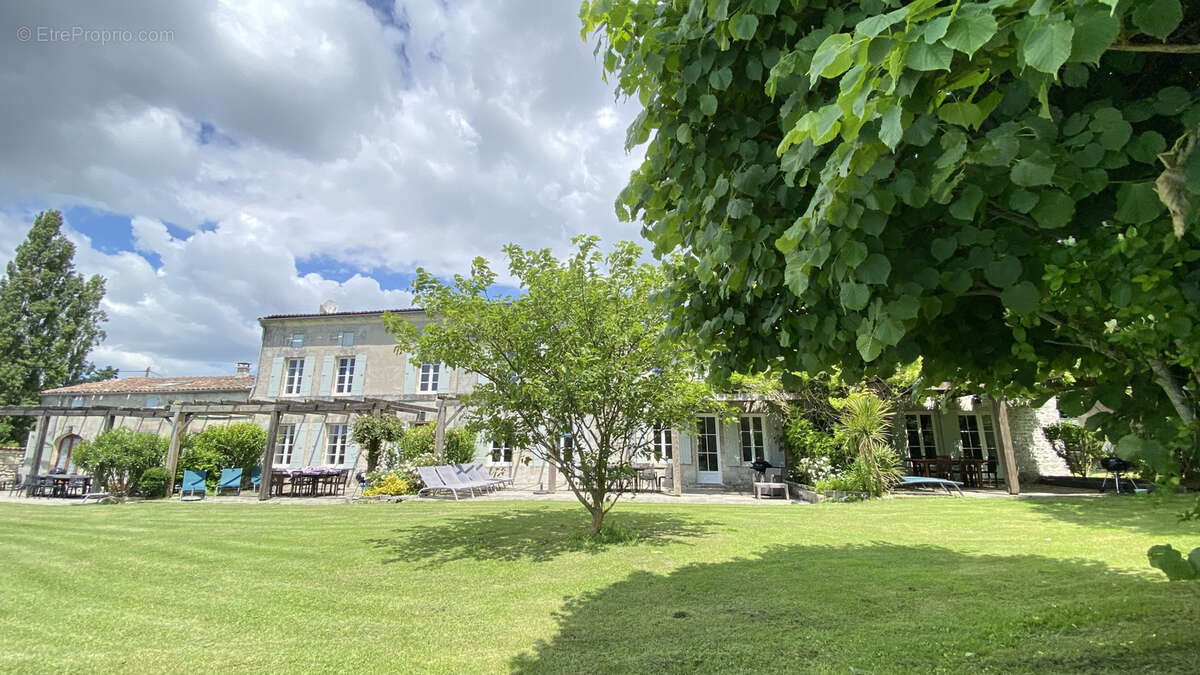 Maison à MORTAGNE-SUR-GIRONDE