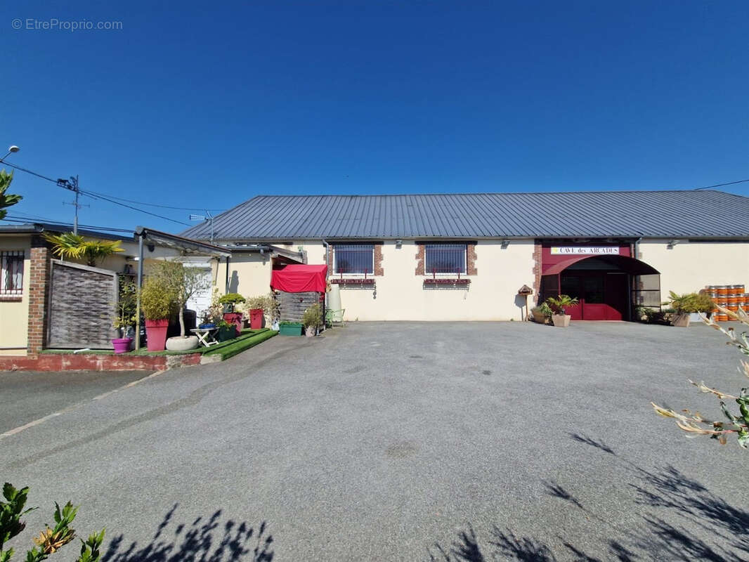 Ensemble immobilier avec bâtiment commercial et logement - photo 2