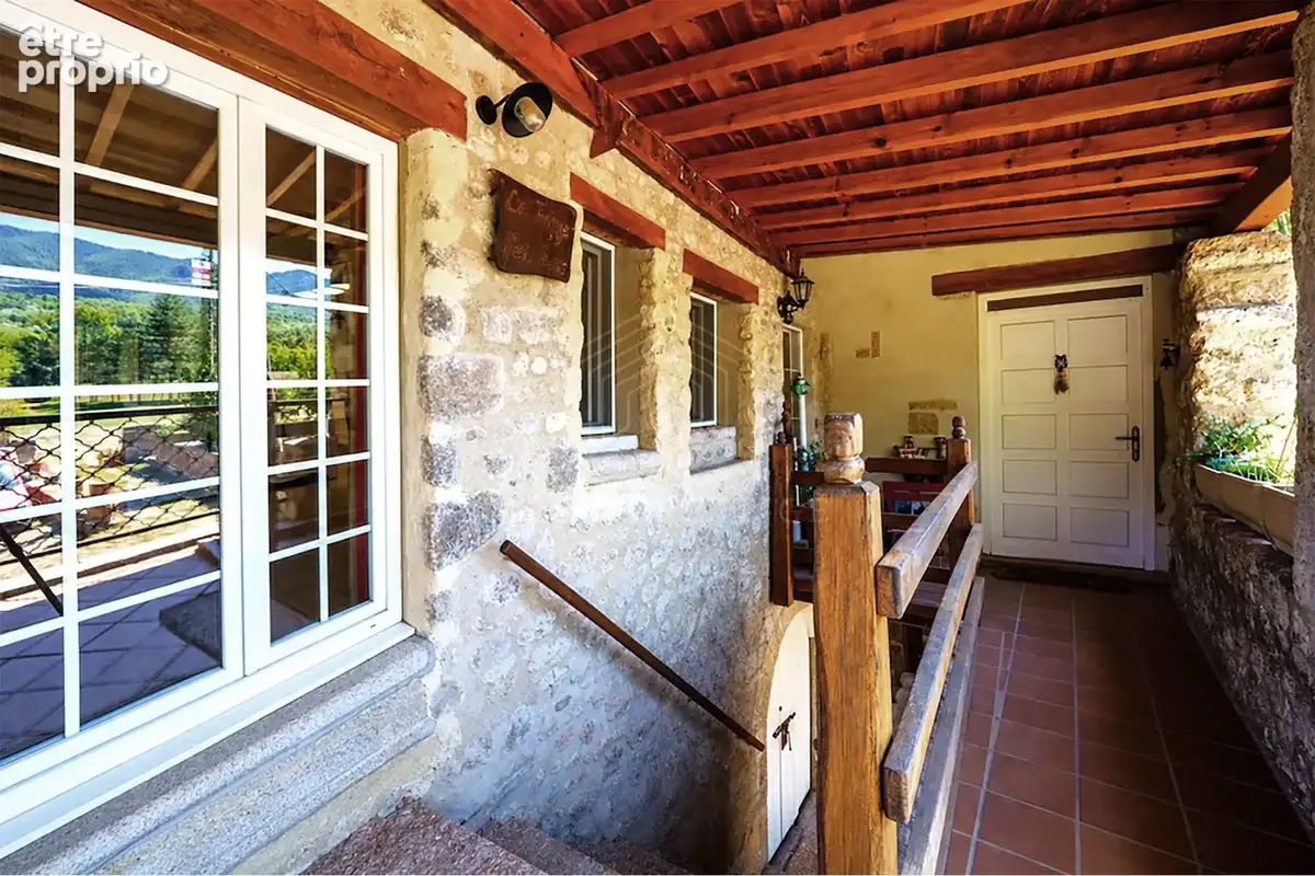 Propriété de caractère sur 4,5 hectares avec rivière, sources - photo 16