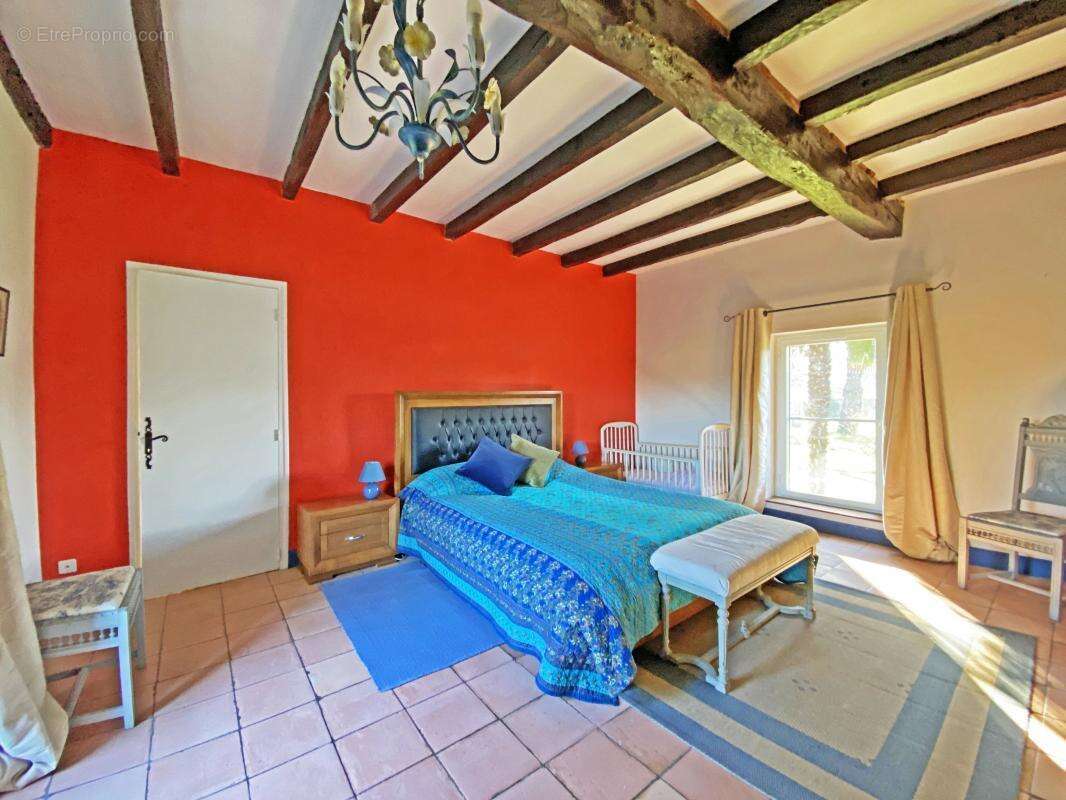 Maison à COURS-DE-PILE