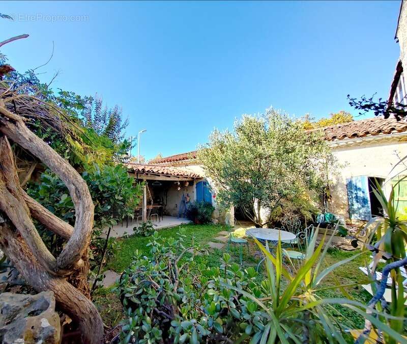 Charmante maison en pierre de 106 m² avec jardin et dépendances à VALENCE SUR BAISE (32) - photo 17