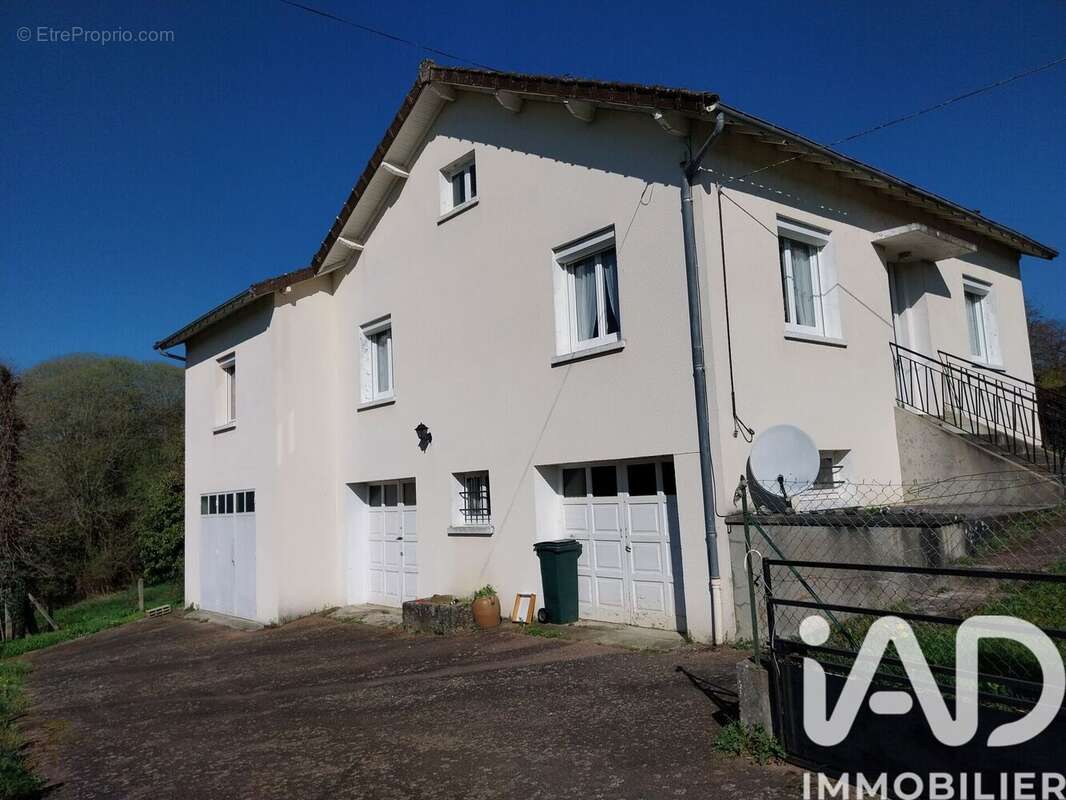 Photo 2 - Maison à SAINT-VICTURNIEN