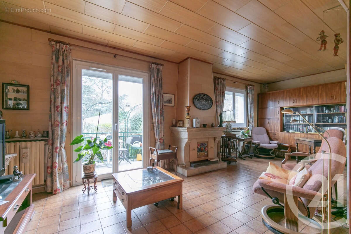 Maison à SAINT-MAUR-DES-FOSSES