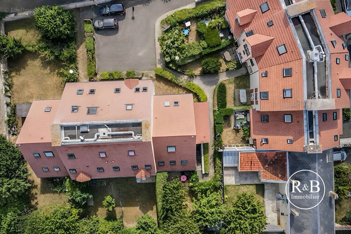 Appartement à LES CLAYES-SOUS-BOIS