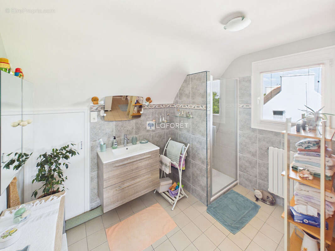 Maison Saint Evarzec 7 pièce(s) 171,55 m2+87m2 de sous-sol complet - photo 14