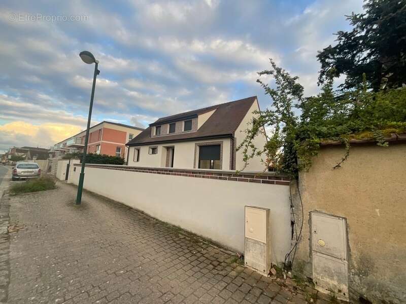 Maison à MAINVILLIERS