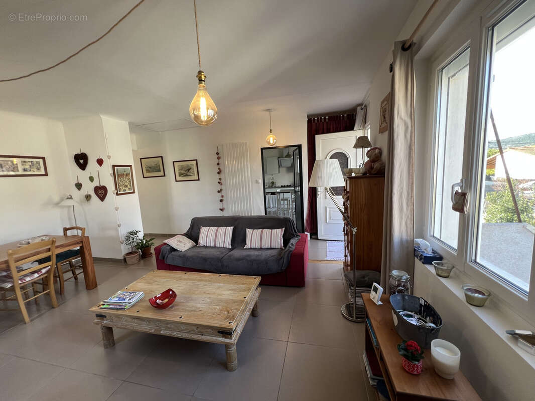 Maison à GUILHERAND-GRANGES