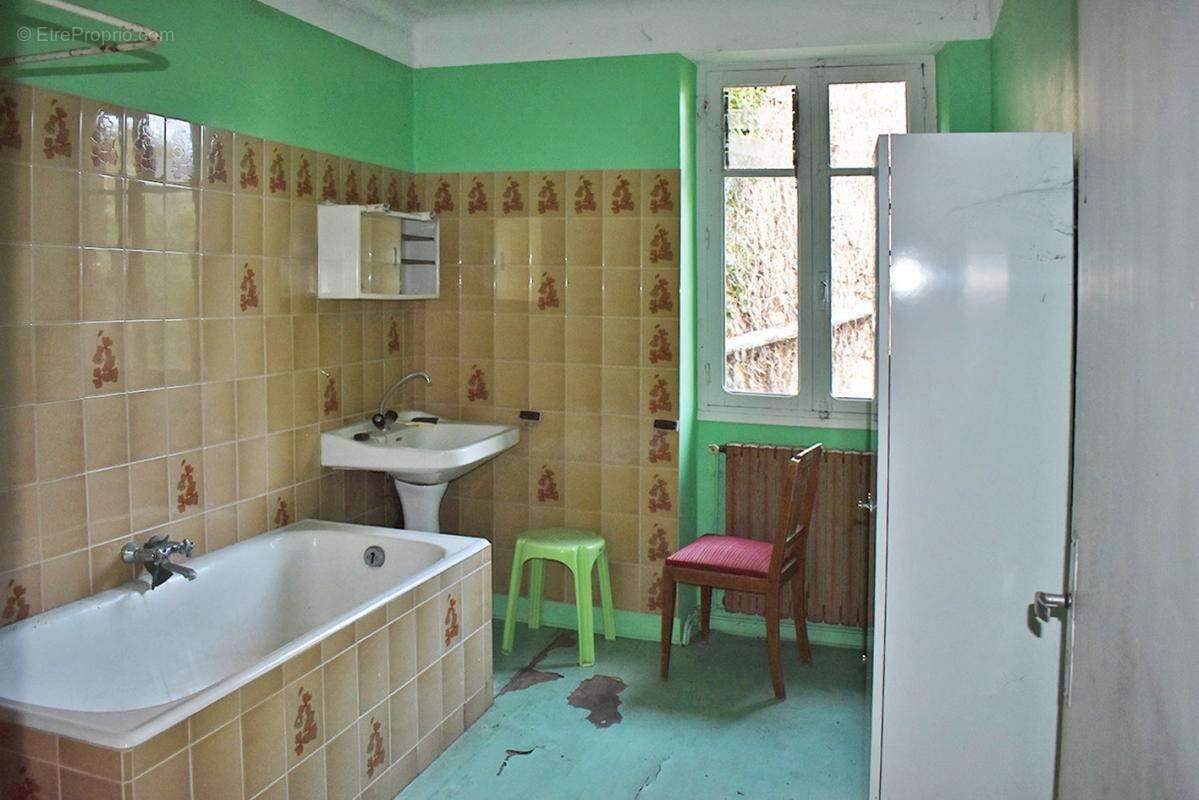 Maison à LA CHAPELLE-AUBAREIL