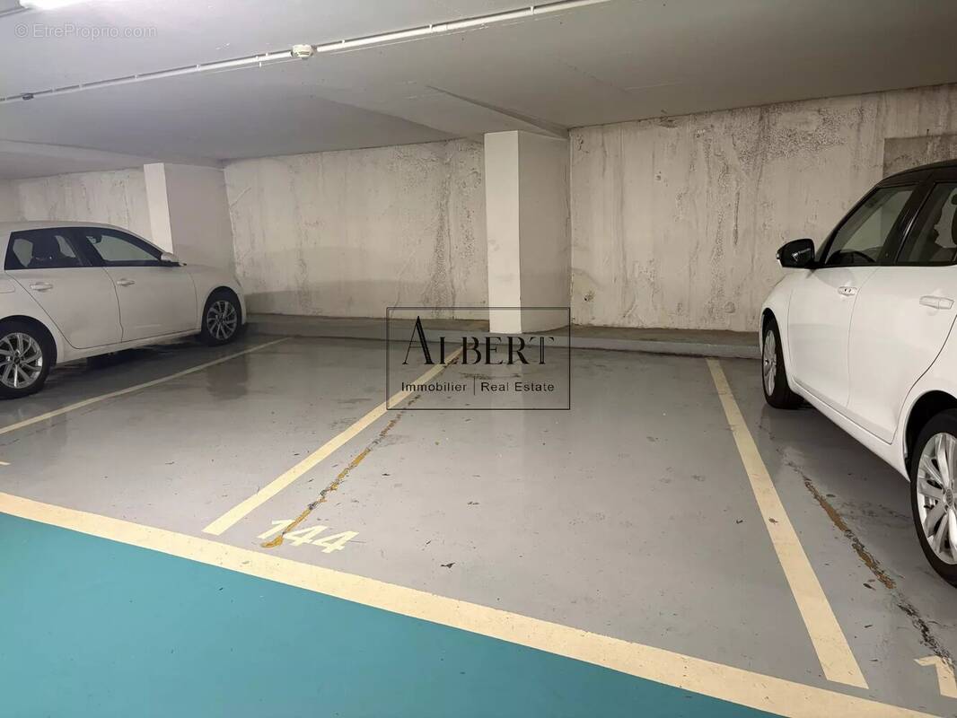 Parking à CANNES