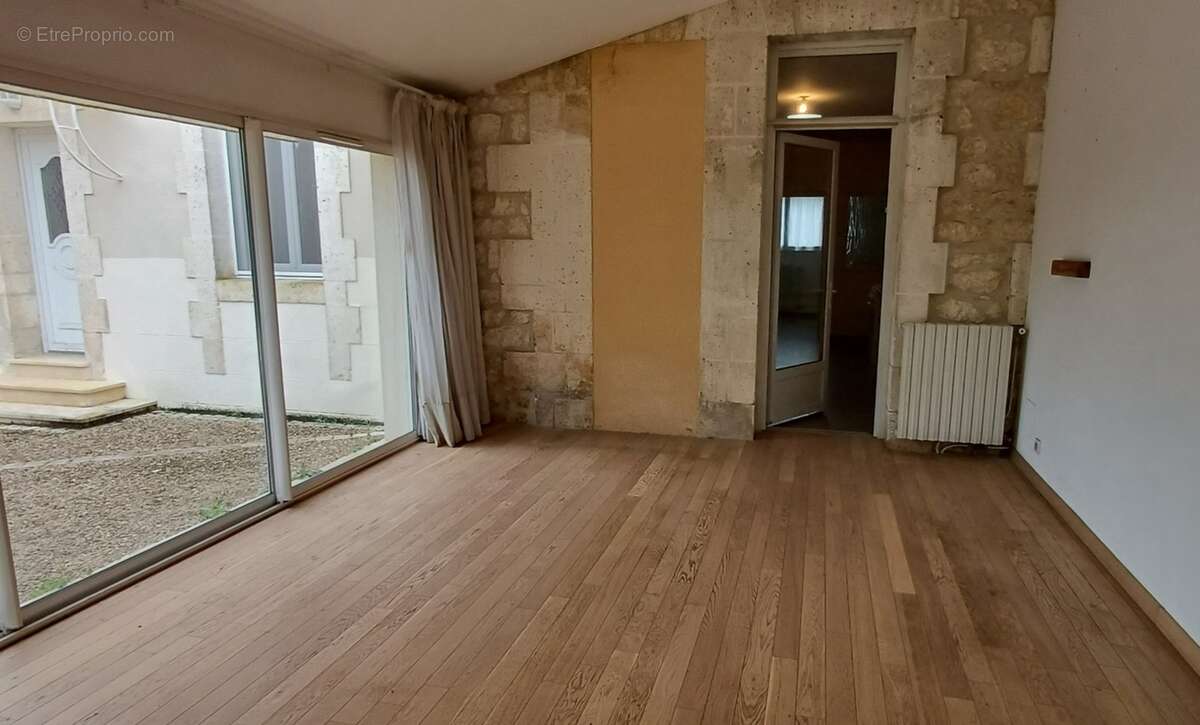 Maison à vendre 8 pièces SAINT YRIEIX SUR CHARENTE (16) avec grand terrain - photo 3