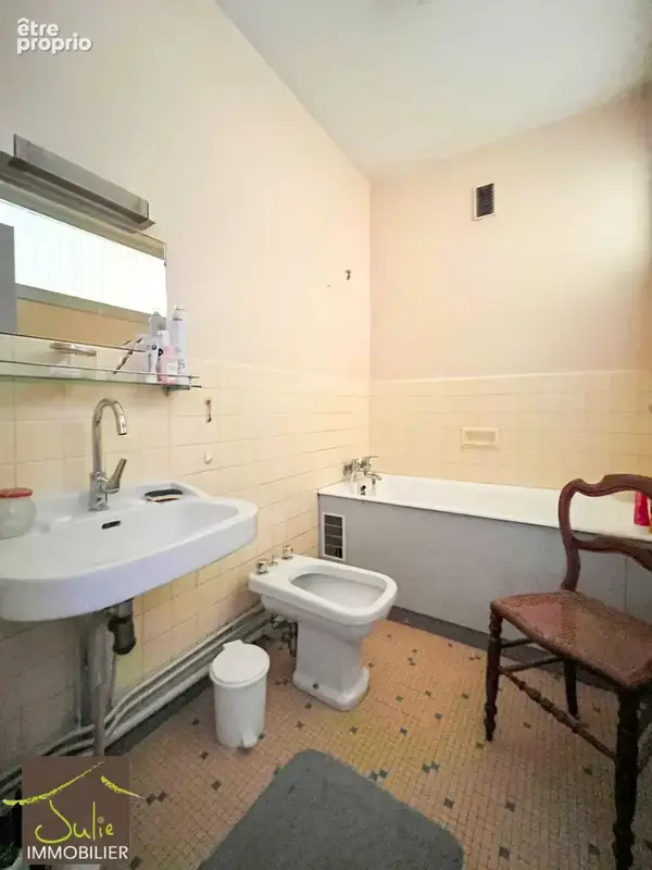 BRESSUIRE Coeur de ville - Appartement de 59m2 idéal investisseur ou résidents! - photo 3