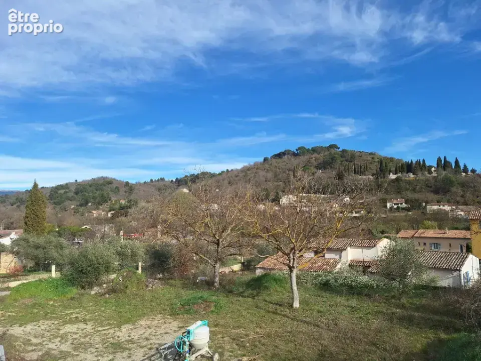 Photo Terrain à Riez au prix de 90 000€