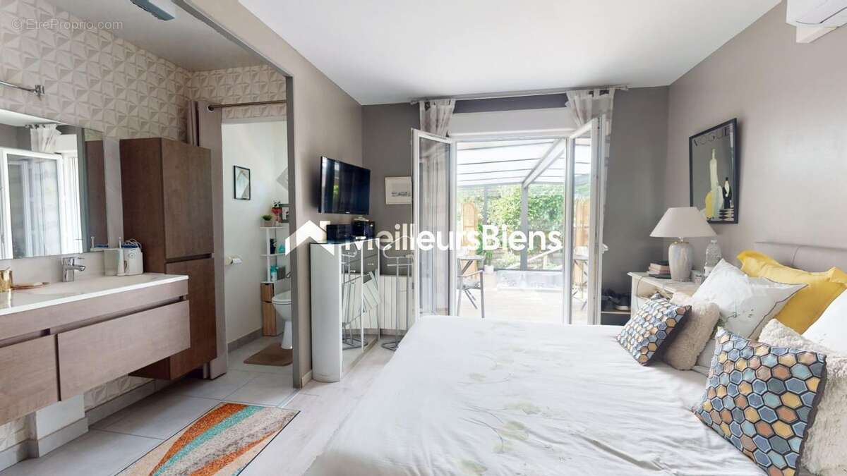 Maison à étage avec ascenseur, piscine et jardin 827 m2 - photo 6