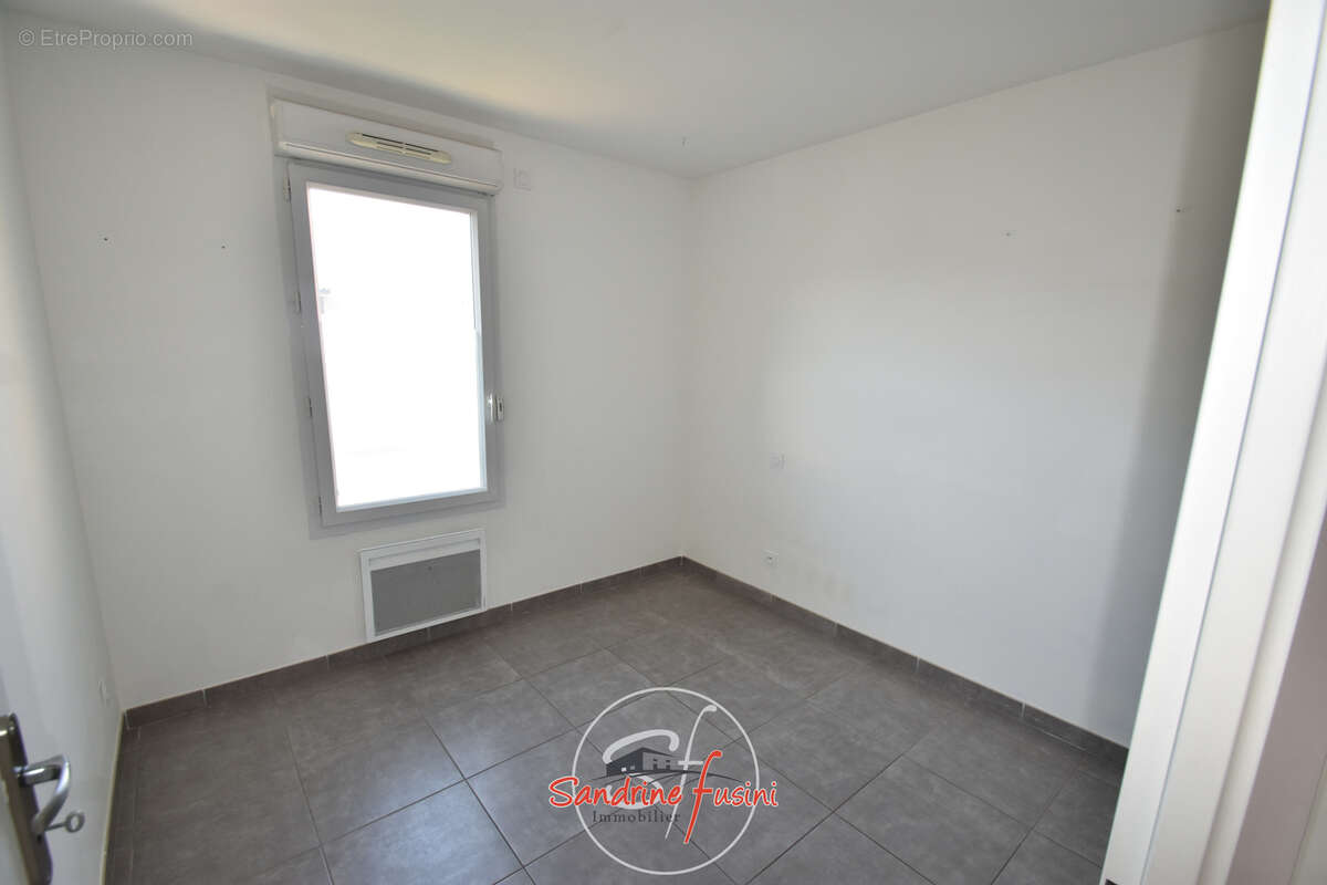 Appartement à CARROS