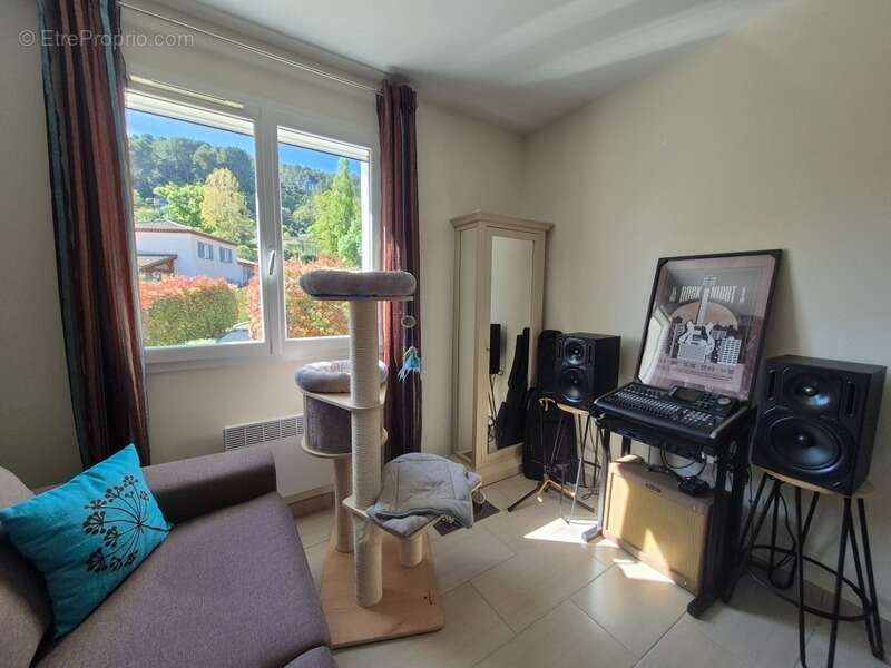 Maison à SOLLIES-VILLE