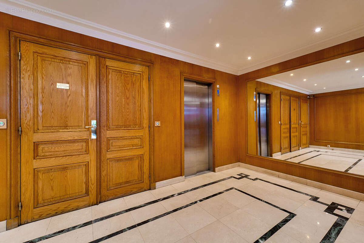 Appartement à PARIS-16E