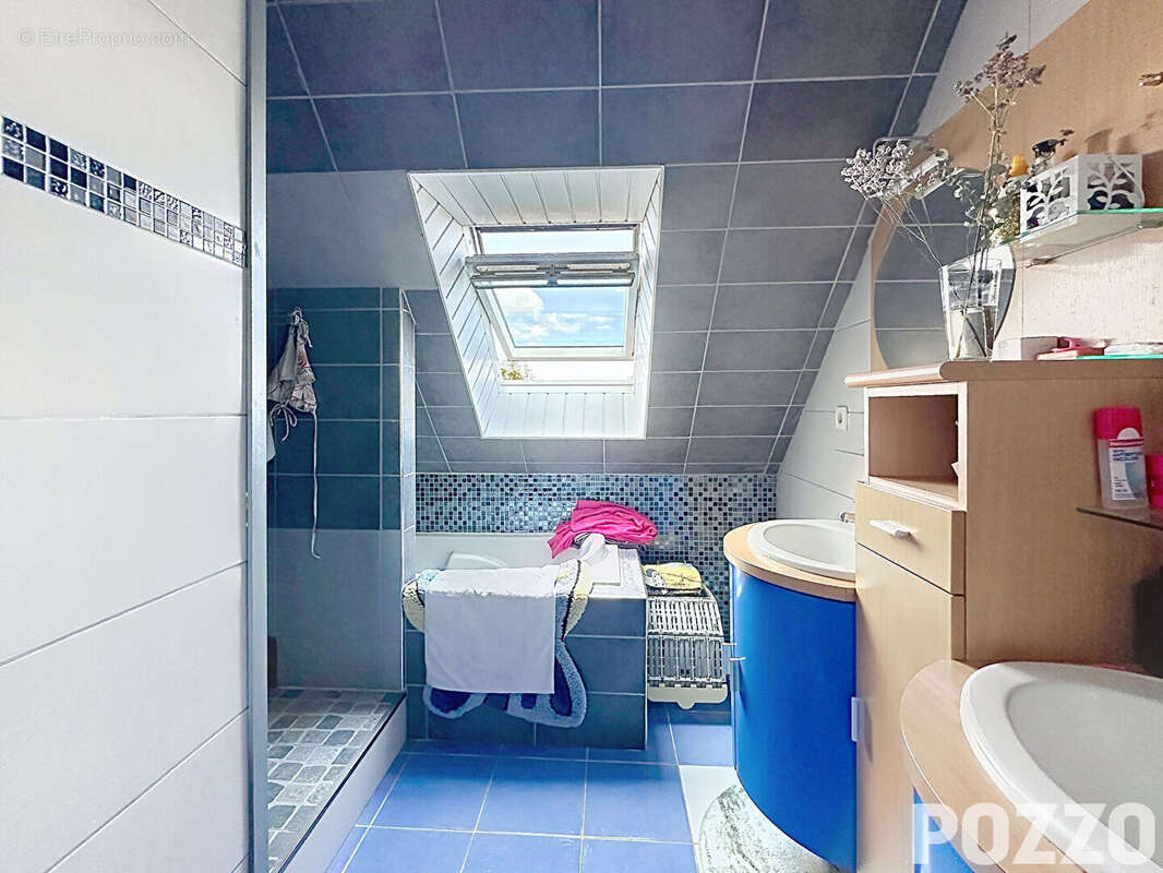 A Vendre - Bacilly - Maison 7 pièce(s) 187 m² - Piscine - Vie de plain pied - photo 16