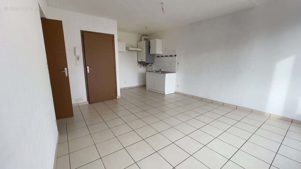 Appartement 307 m² à Bellenaves  - photo 7