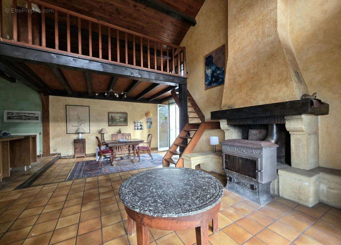 Maison à COURZIEU