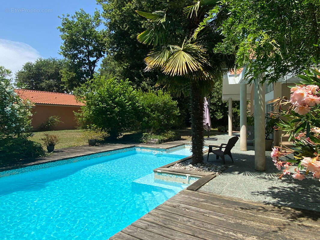 Maison à SAUGNAC-ET-CAMBRAN