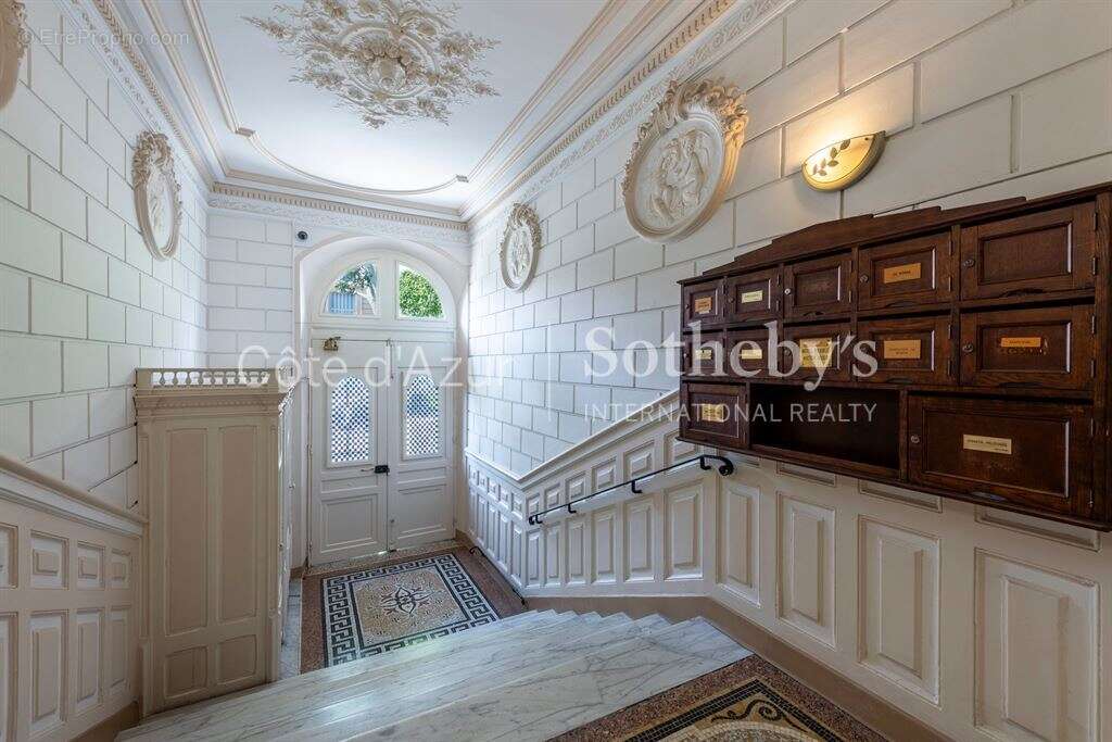 Nice Victor Hugo appartement 3 pièces 112 m² rénové avec bow windows vue jardin proche mer - photo 16
