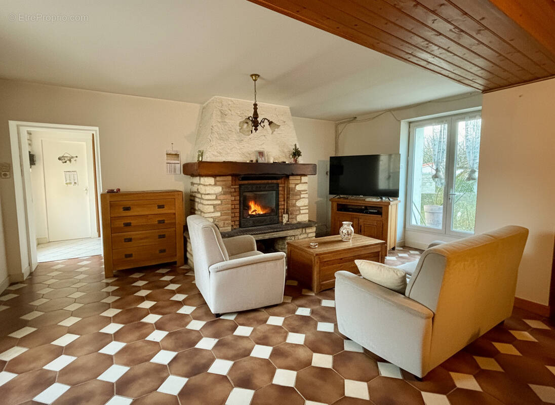 Maison à SAINT-LAURENT-DE-LA-PREE