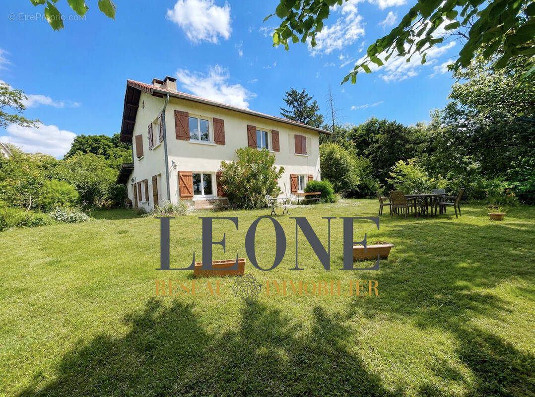 Maison à CHARLY