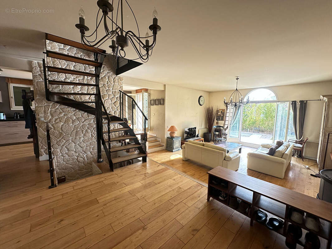 Maison à VERRIERES-LE-BUISSON