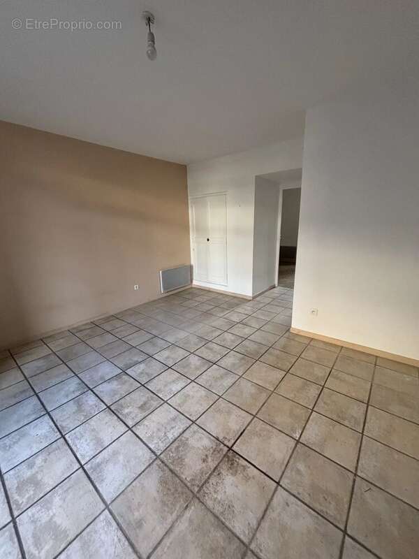 Appartement à MEYRANNES