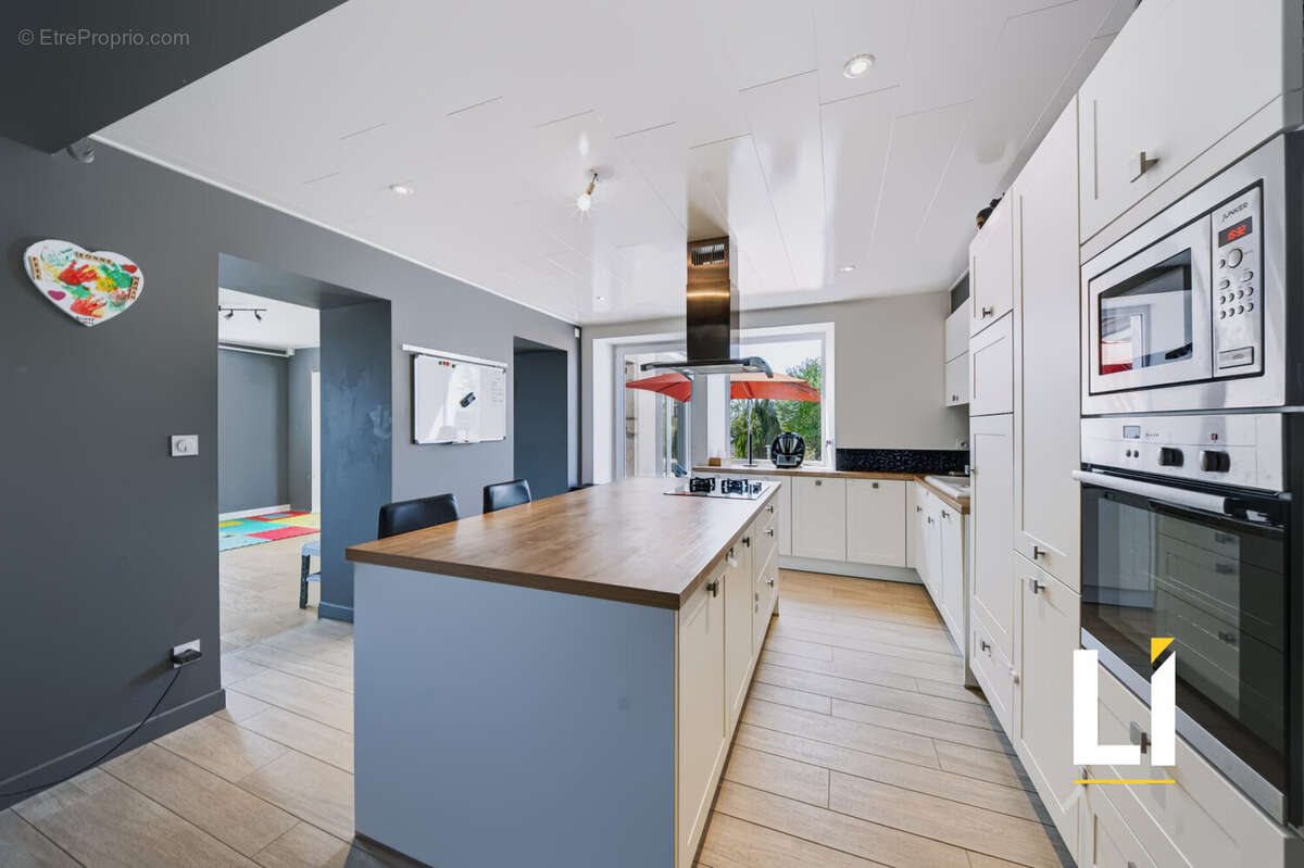 Maison 236 m² à Les Ecorces  - photo 4