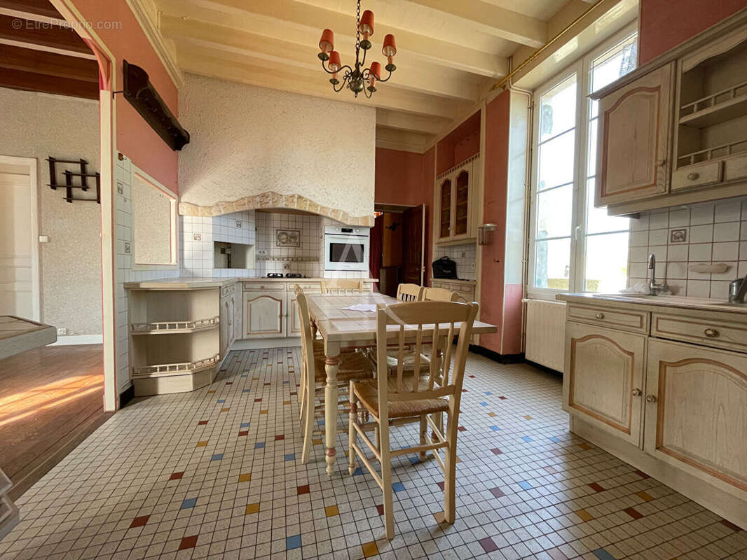 Maison à LE POIRE-SUR-VELLUIRE