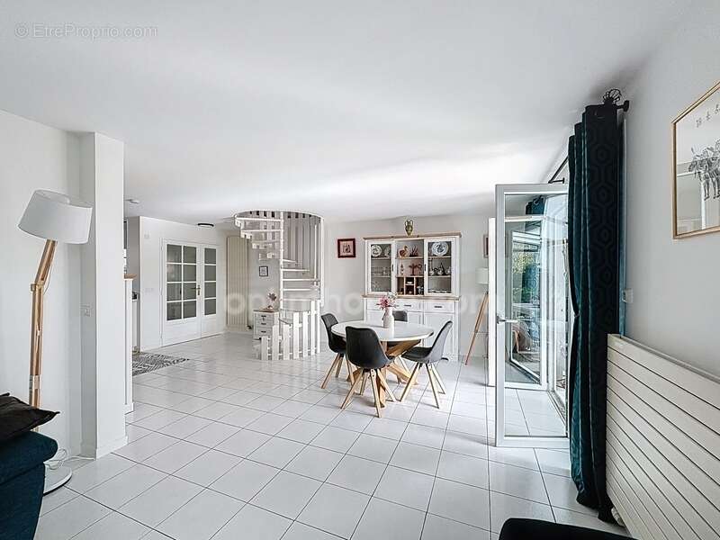 L'ISLE ADAM (95) - Maison 6 pièces 3 chambres - photo 6