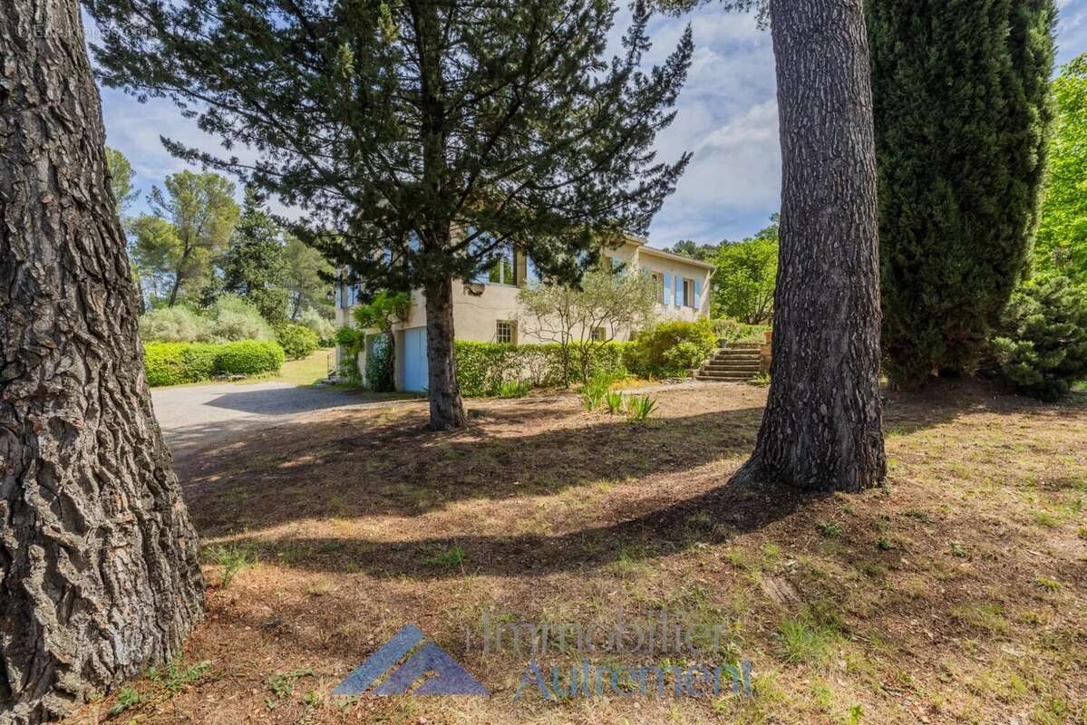 Maison à LE THOLONET