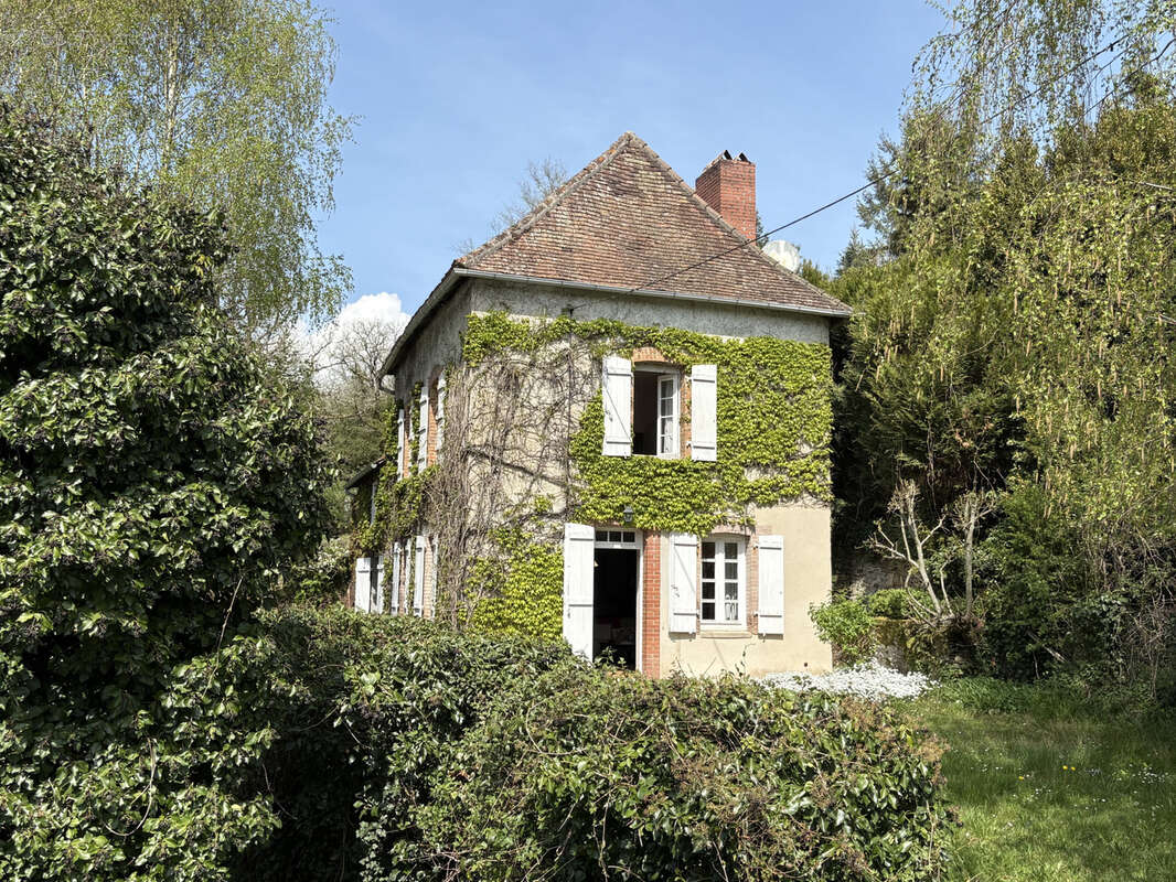 Maison à COUSSAC-BONNEVAL