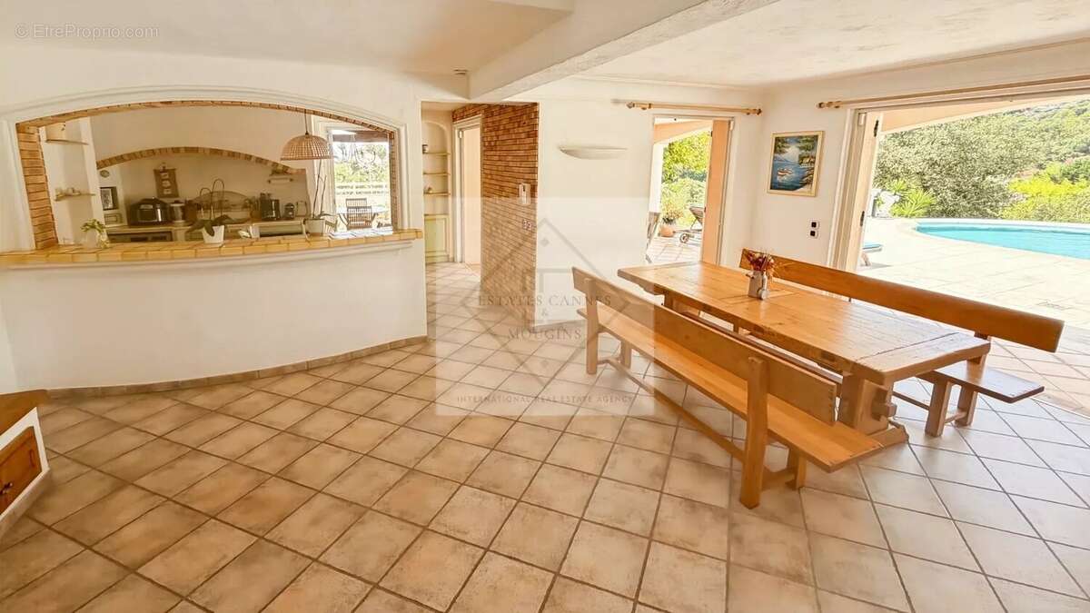 À vendre – villa de charme vue mer à antibes, calme absolu - photo 23
