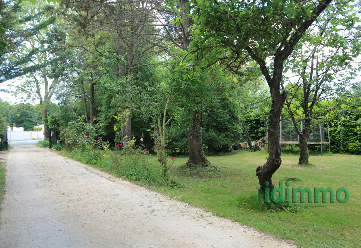 Terrain à LA JARRIE