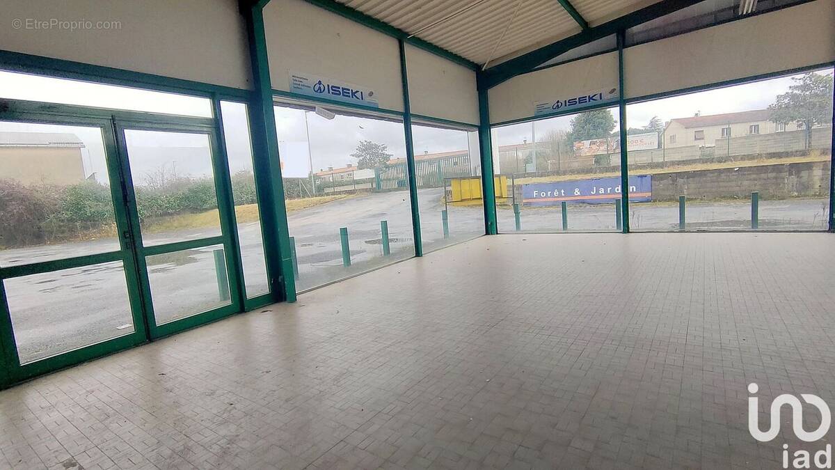 Photo 1 - Commerce à AUSSILLON