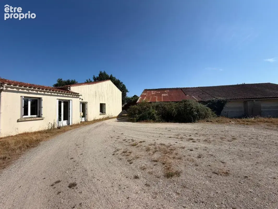 La chapelle achard 85150 avec vue imprenable adorable fermette 3 chambres a rafraichir avec grange - photo 18