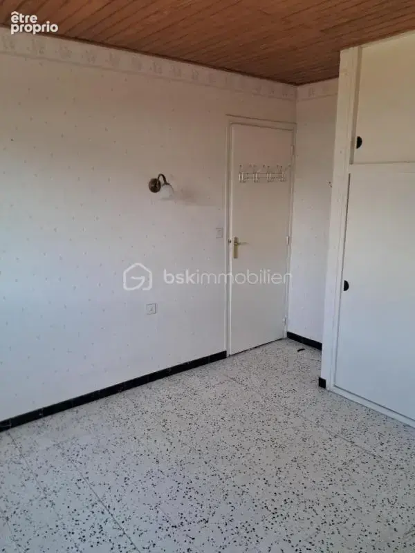 Villa 4 faces avec 3 garages - Le tout sur un terrain clôturé et arboré de 936m² - Produit rare à Maraussan - photo 16