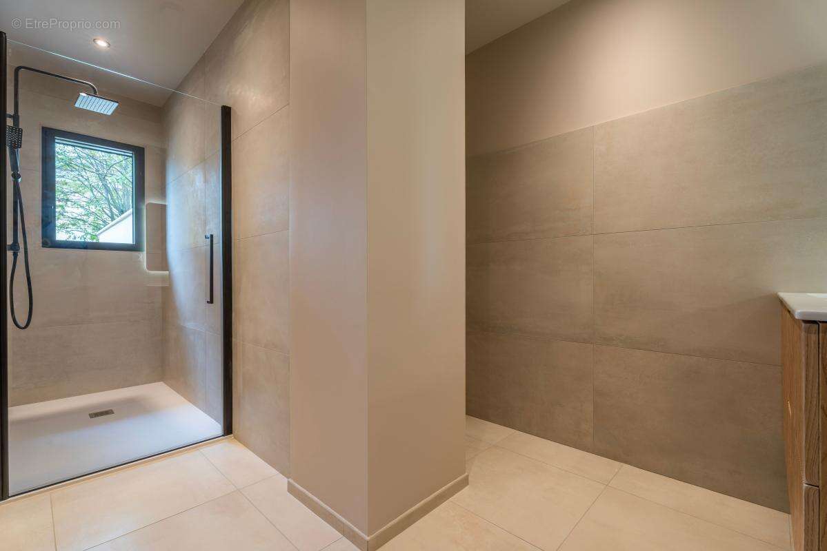 Maison à CHARBONNIERES-LES-BAINS