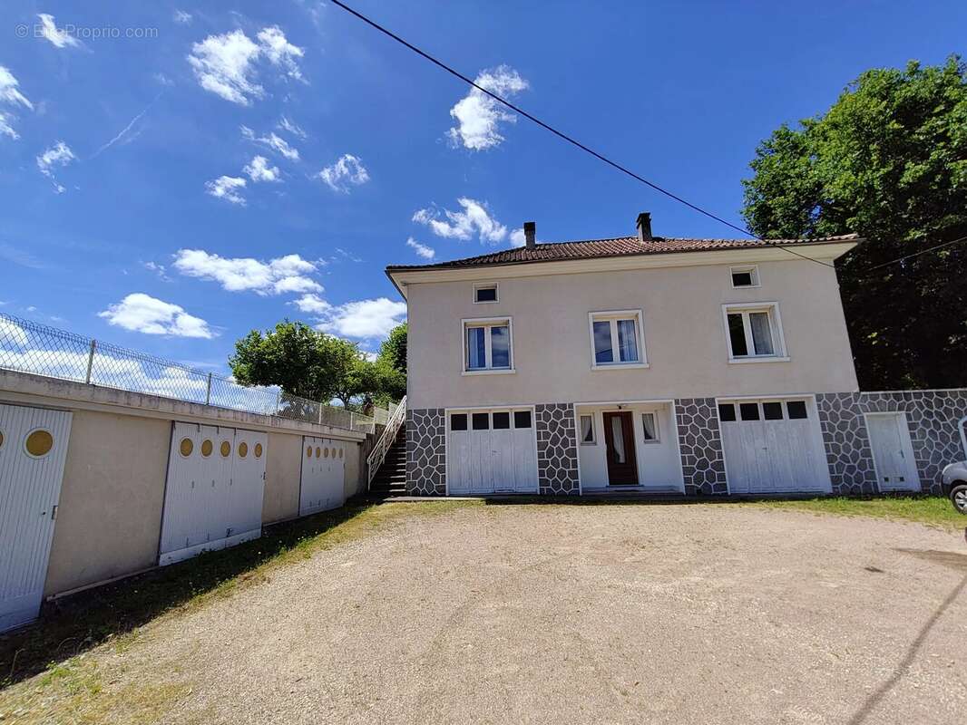 Maison à PIEGUT-PLUVIERS