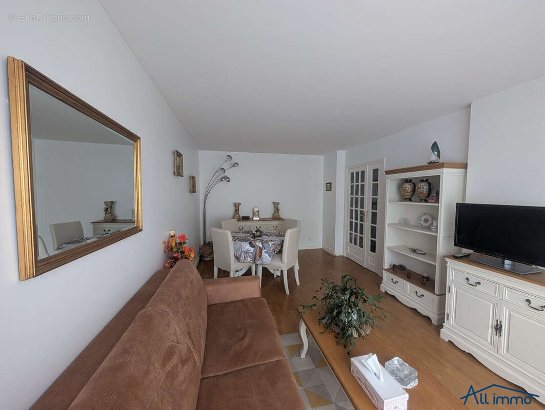 Appartement à SAINT-MAUR-DES-FOSSES