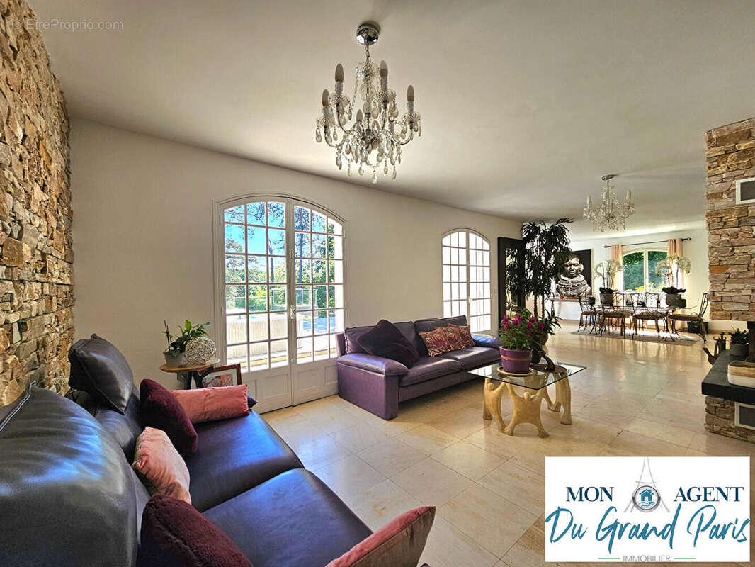 Maison à VERRIERES-LE-BUISSON