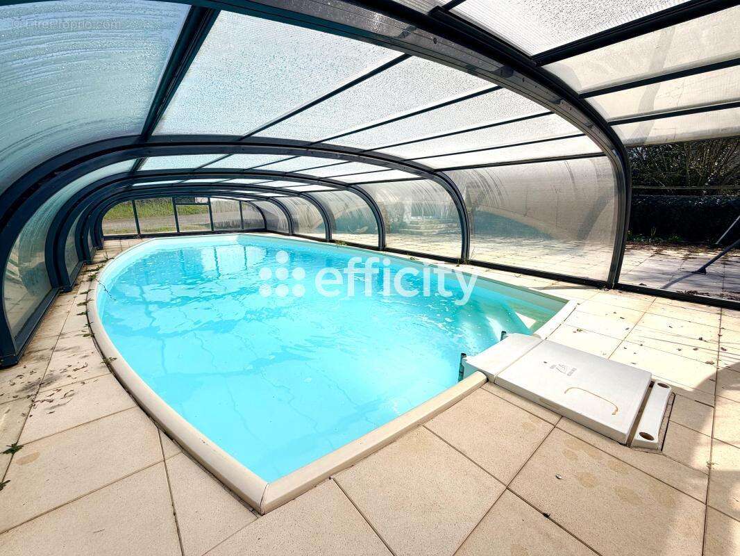 Maison 220 m² à Chance  - photo 2